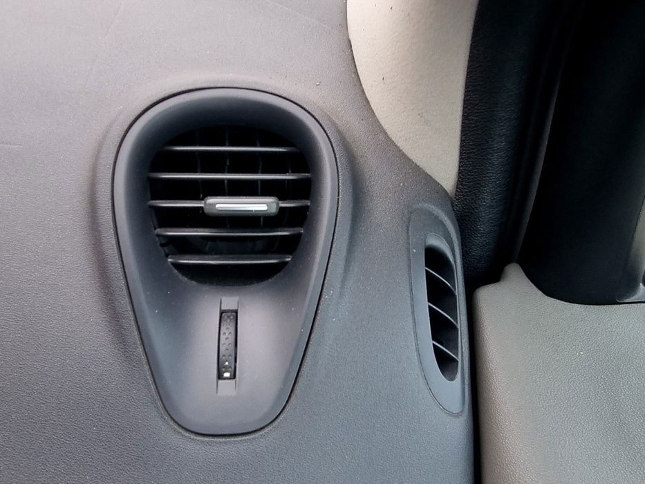 Grila aerisire dreapta Renault Scenic 2 [Fabr 2003-2008] 1.5 DCI K9K73