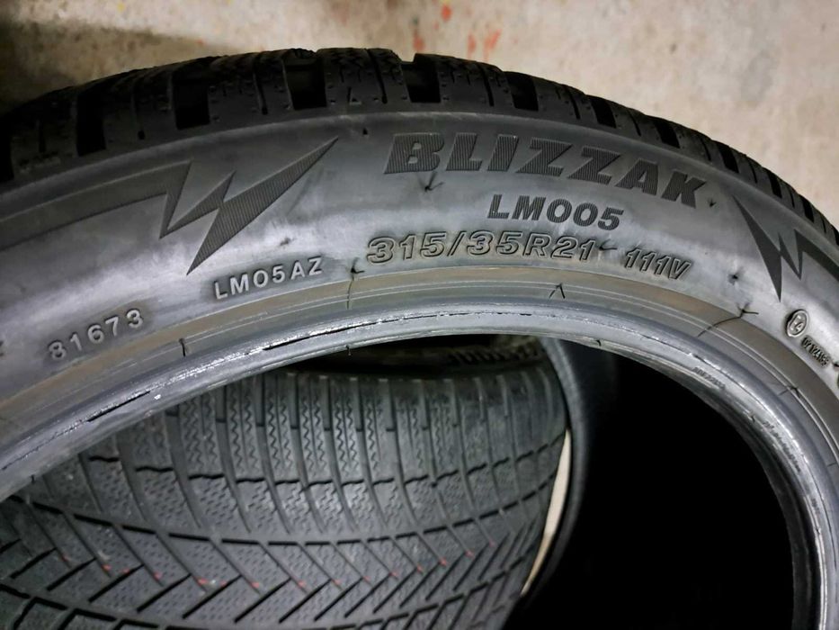 2 amvelope 315/35 R21 Bridgestone
