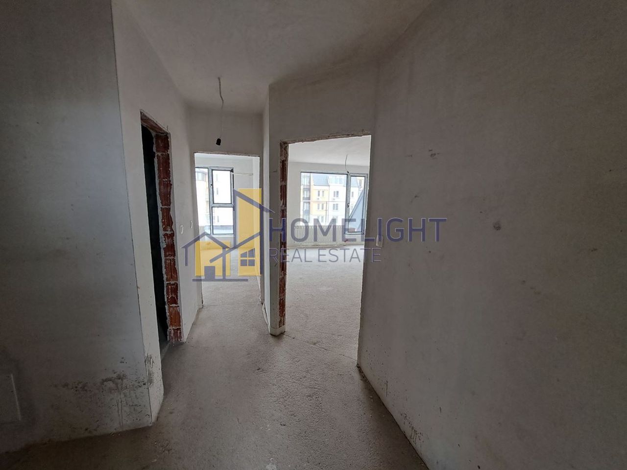 Продава се Тристаен апартамент в София, Борово - 110 кв.м за 2455 €/кв.м - Снимка #2