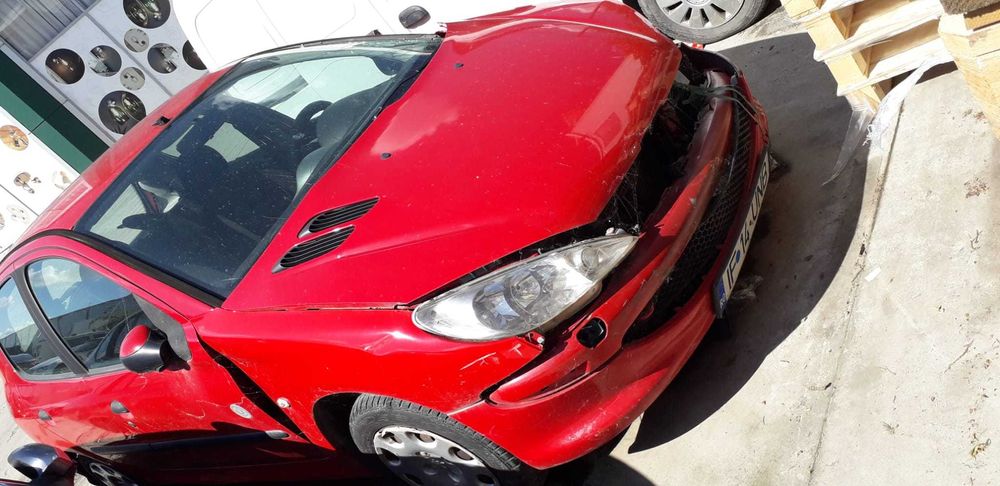 Peugeot 206, avariat, an 2005