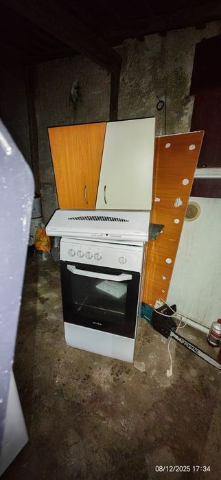 Vând aragaz arctic+ hotă cu tot cu dulapior