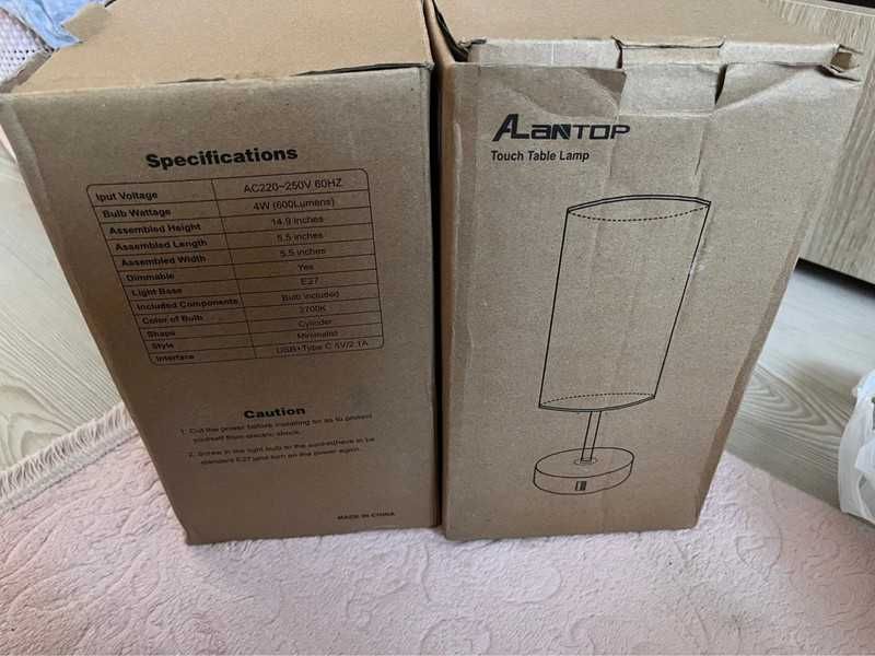 Lampi de noptiera cu sensor in 3 trepte si porturi USB pentru telefon