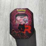 Cutie metalică Pokémon TCG Team Rocket - Mewtwo ex (sigilată)
