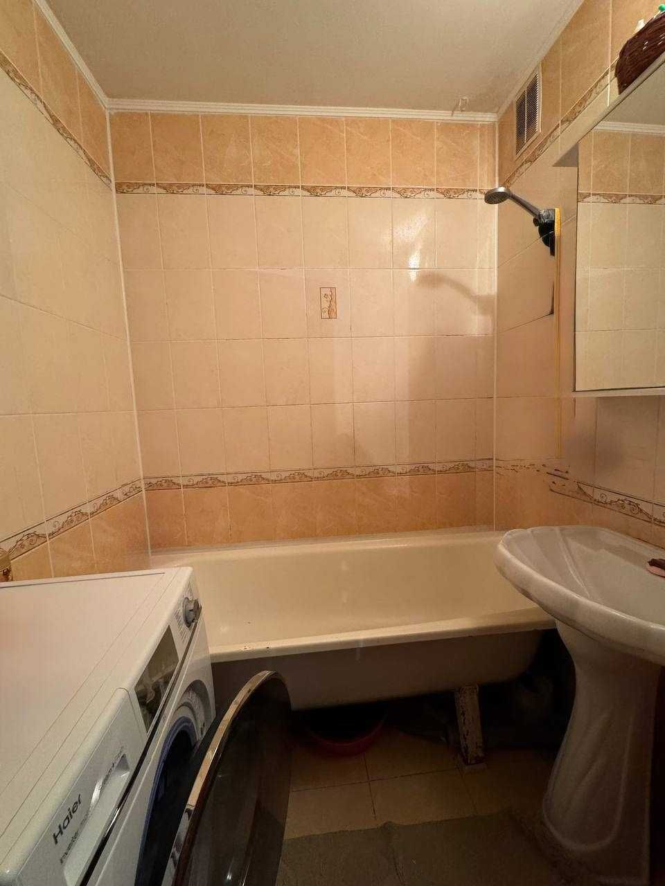 Продам 2 к.кв на 8 мкр.