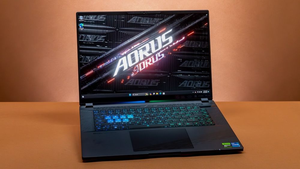 Laptop monstru i9 14900HX 5.8 GHz 16GB DDR5 RTX 4070 1TB SSD in cutie