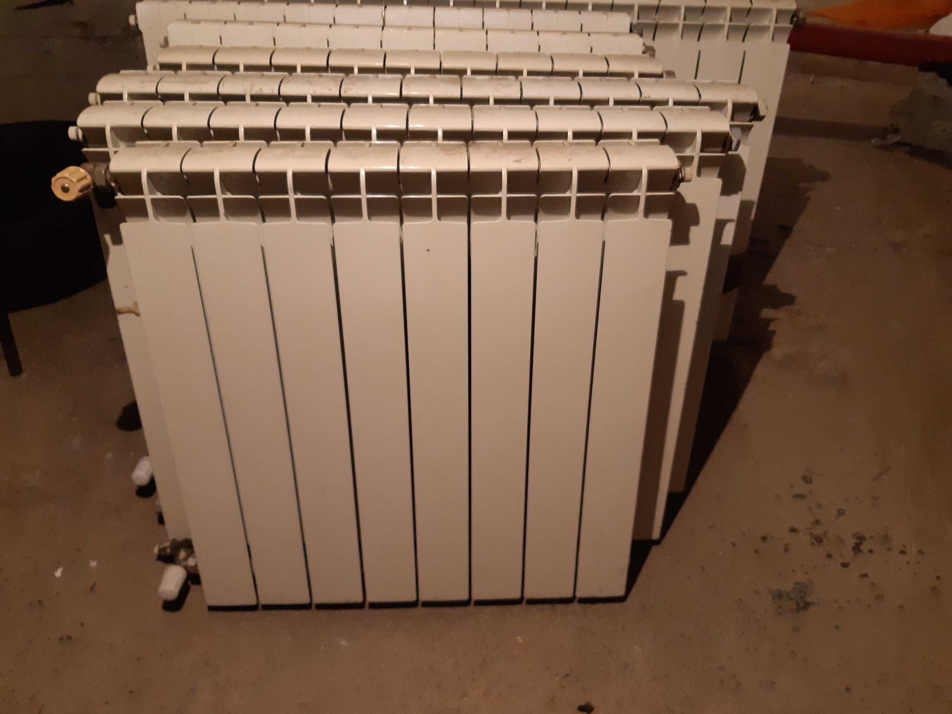 Vănd calorifere aluminiu / 25 RON Elementul