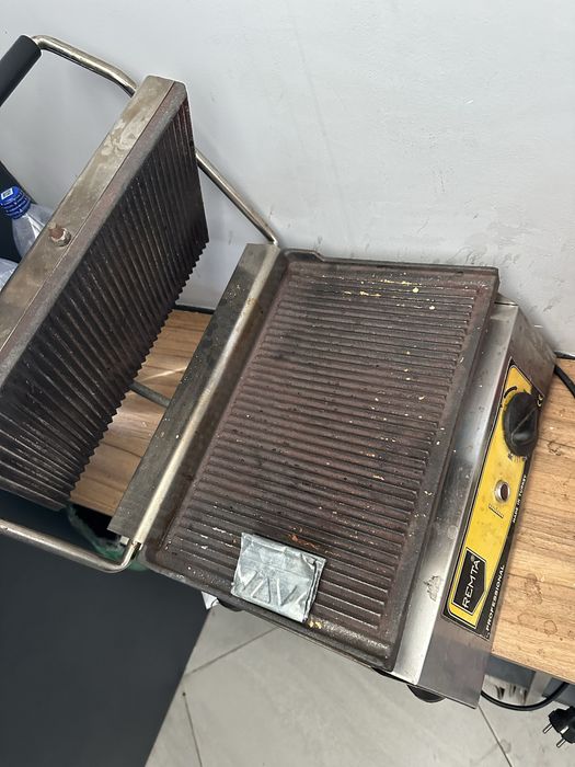 Продаётся кондитционер микроволновка и тостер