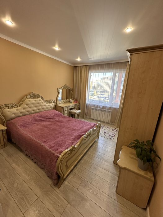 Продам спальный гарнитур