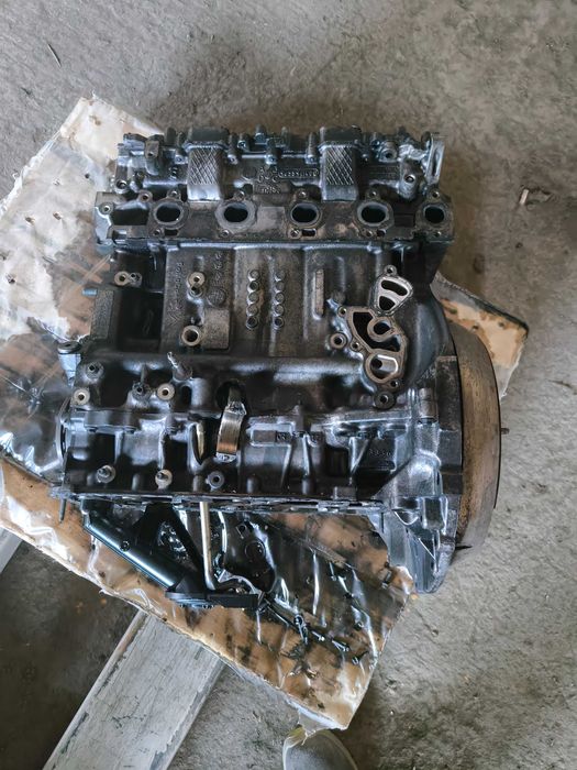 Двигател глава с валове Peugeot 1.6 hdi 9HZ