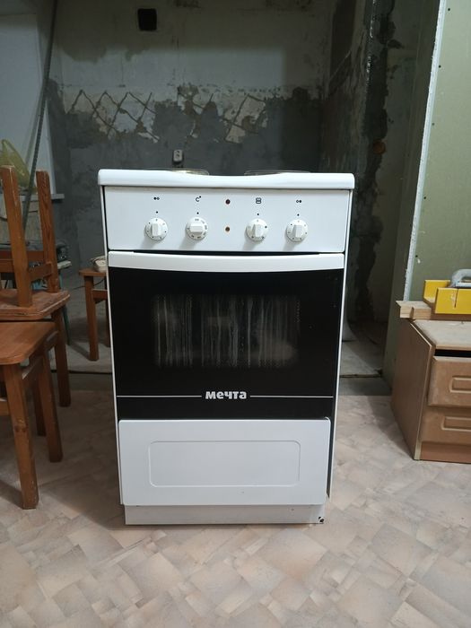 Эл.плита мечта.в хорошем состоянии всё работает