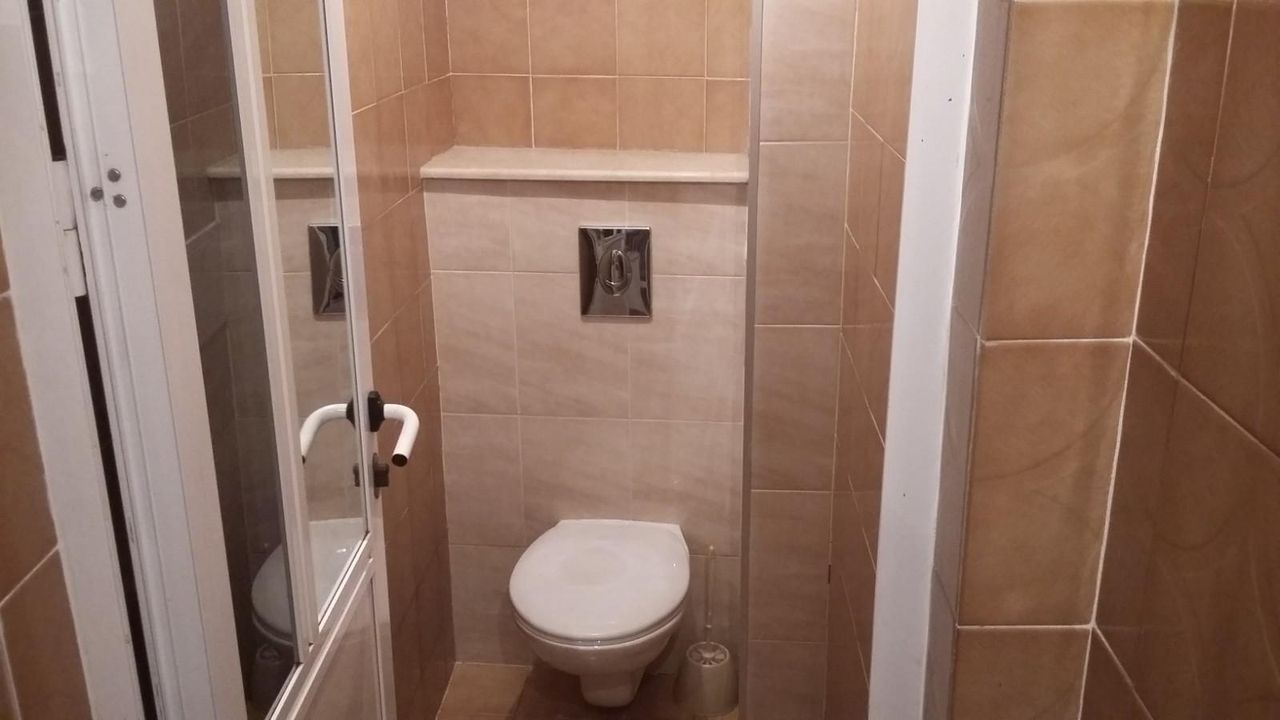 Дава се под наем Офис в Бургас, Център - 20 кв.м за 178.5 € - Снимка #2