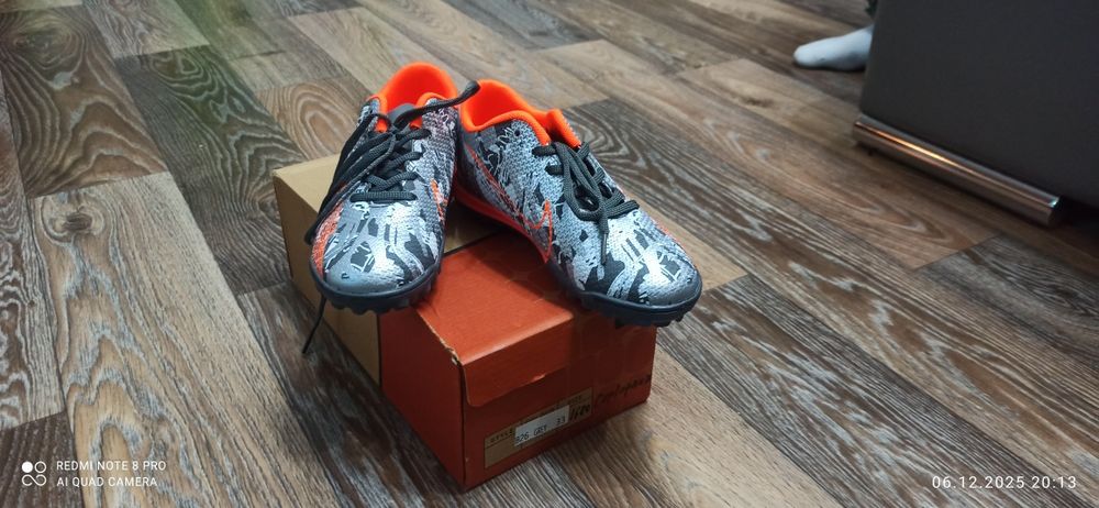 Футбольные бутсы Nike