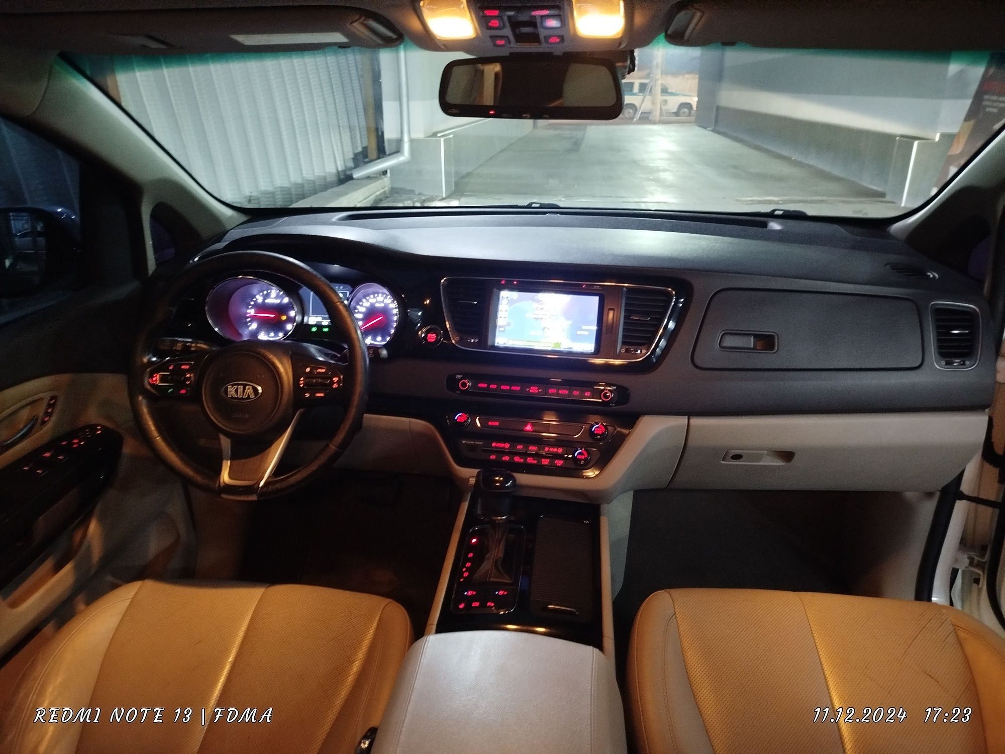 Продам Kia Carnival