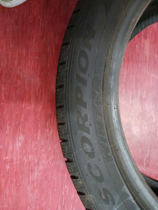 Зимни гуми PIRELLI SCORPION WINTER 295/40 R21/ Nokian Tyres 295/40/21
