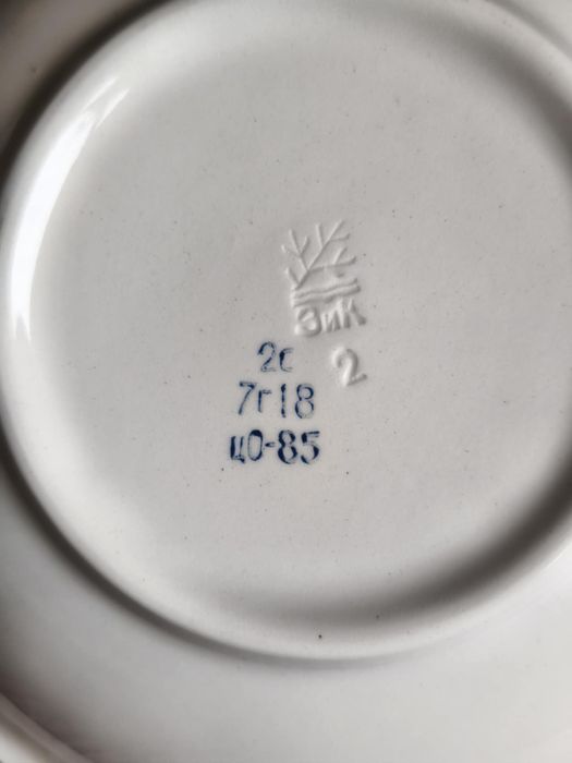 Продавам комплект шест чинии