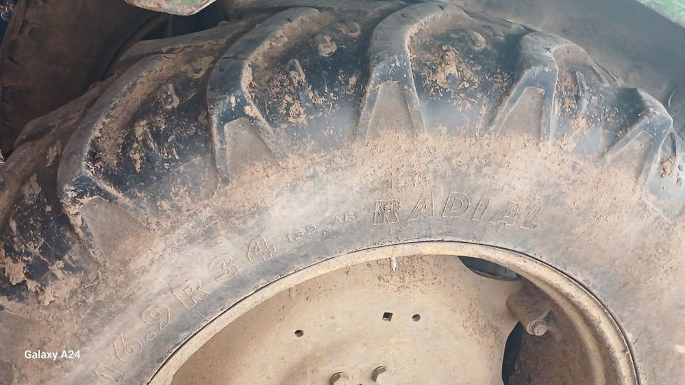 Vând 2 cauciucuri pentru tractor