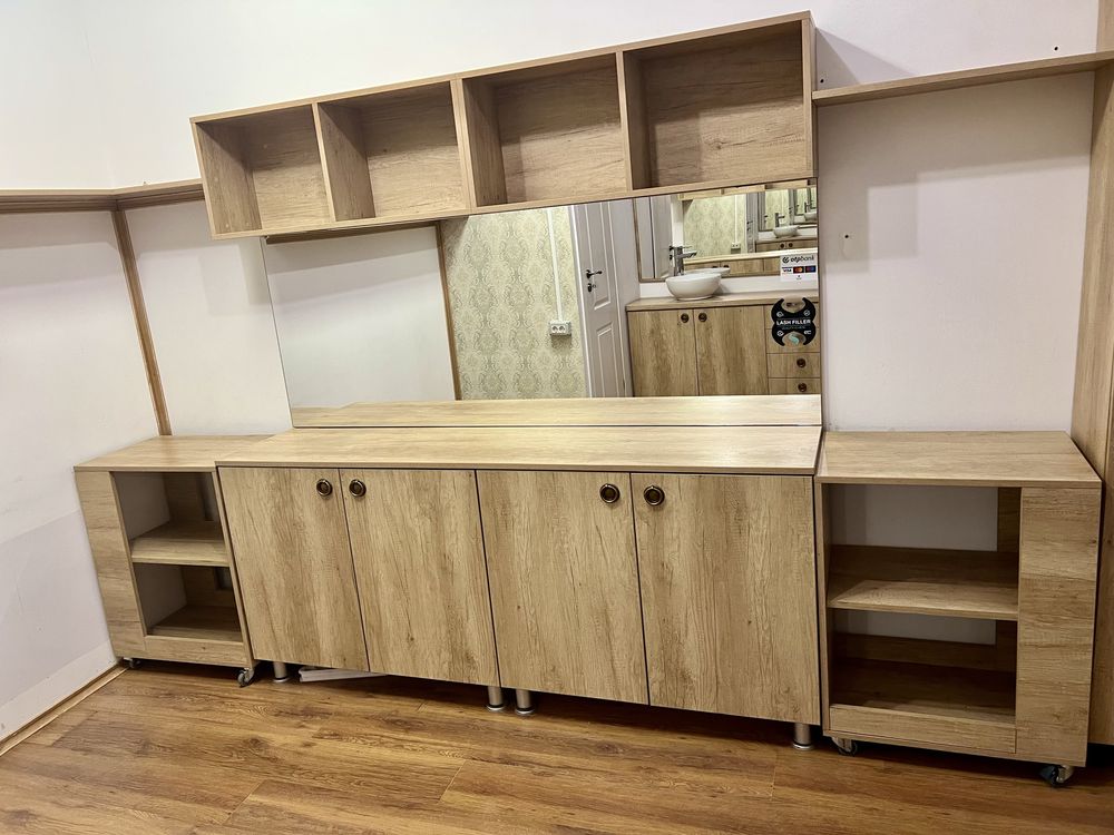 Vand scaune coafor, oglinzi si mobilier salon