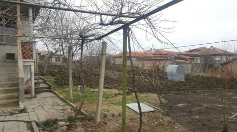 Продавам къща във село Дебелт