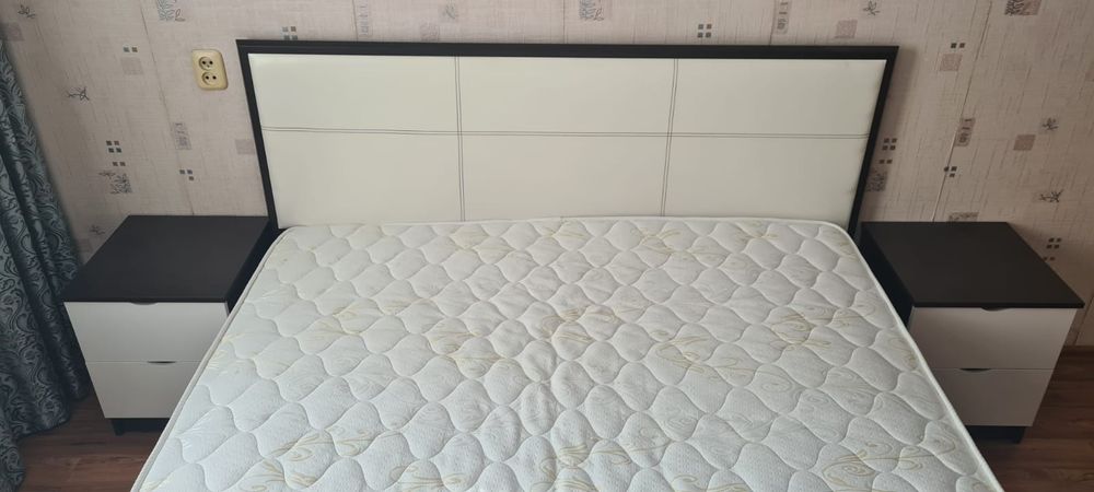 Продаю двух спальная кровать +2 предкроватные тумбы в хорошем состояни