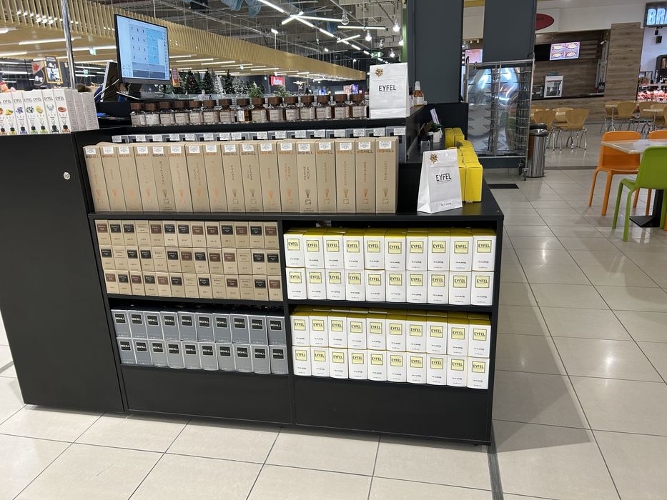 Vand sau inchiriez stand de parfumuri