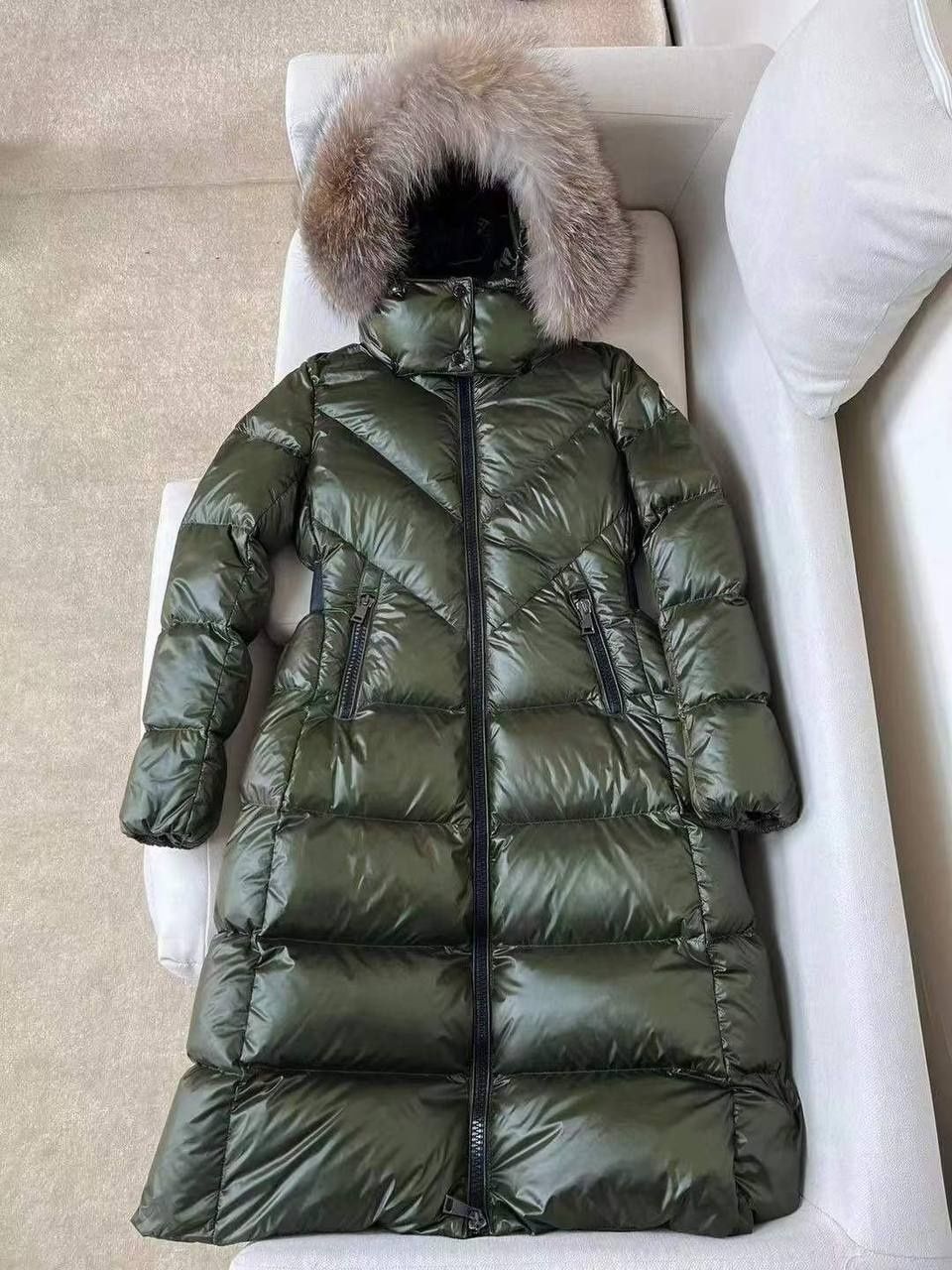 Продам пуховик Moncler качество шикарное