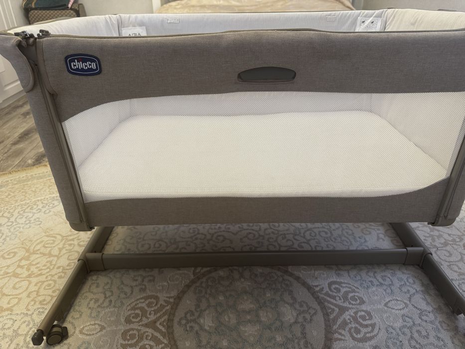 Манеж-кровать от Сhicco