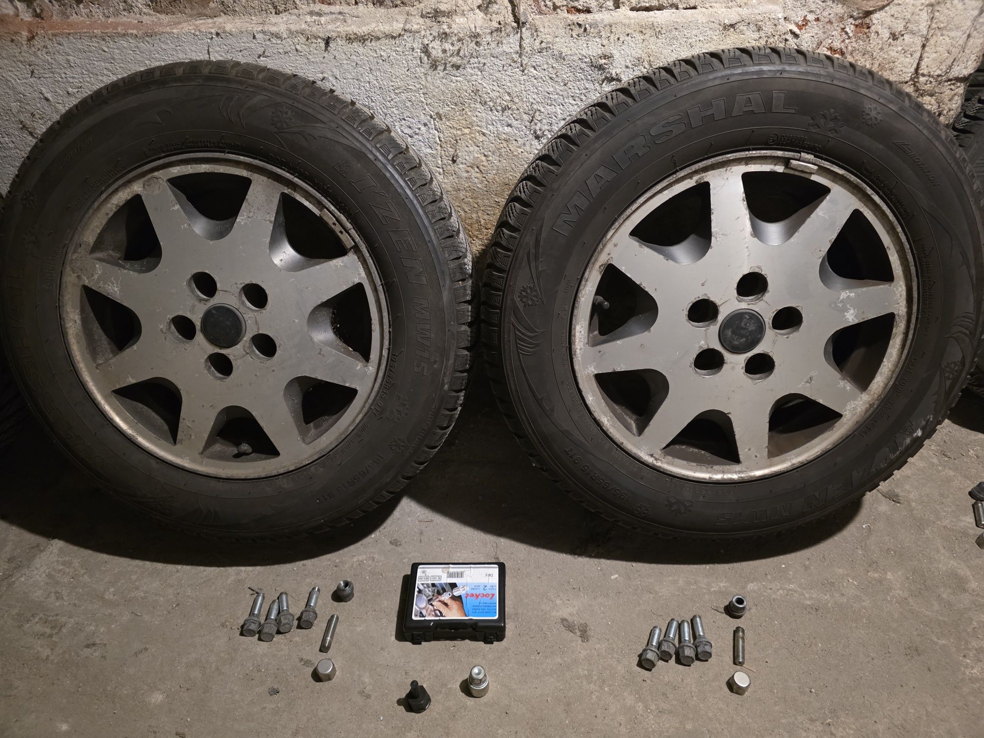 Зимни гуми 195/65/15 Marshal (Kumho), оригинални джанти Ланчия R15