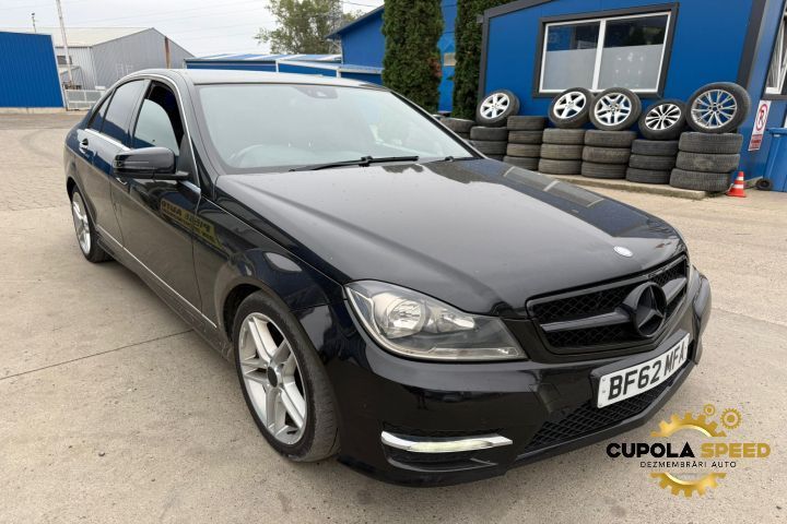 Usa / Portiera spate dreapta culoare 197 Negru Obsidian Mercedes-Benz