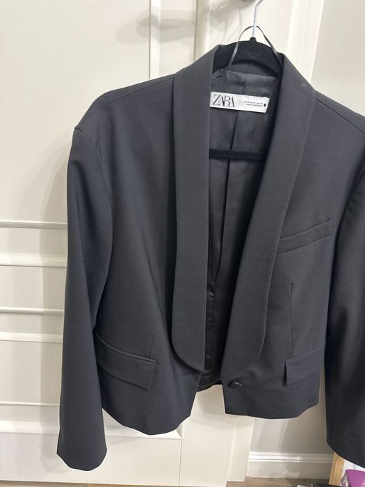 Черно късо сако Zara