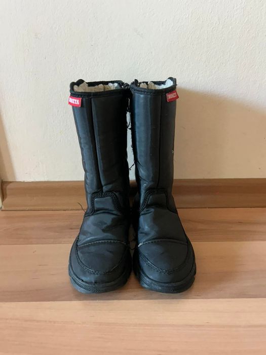 Детски ботушки 27 номер,но по-скоро отговарят на 28-29 номер