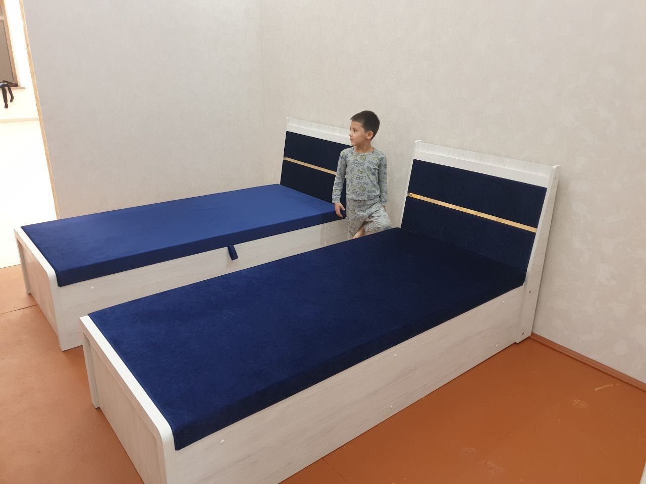 Sandiqli bir kishilik kravat  rassiya perm laminatdan
