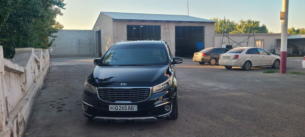 Kia carnival sotiladi