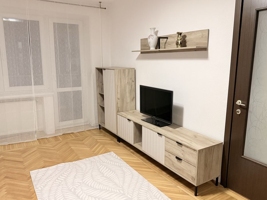 Inchiriez apartament cu 3 camere zona Crang parter