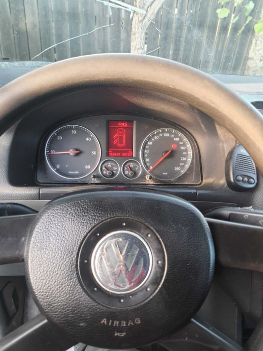 Vand  Touran 1.9 6 trepte  ofer fiscal pret 2200 euro negociabil