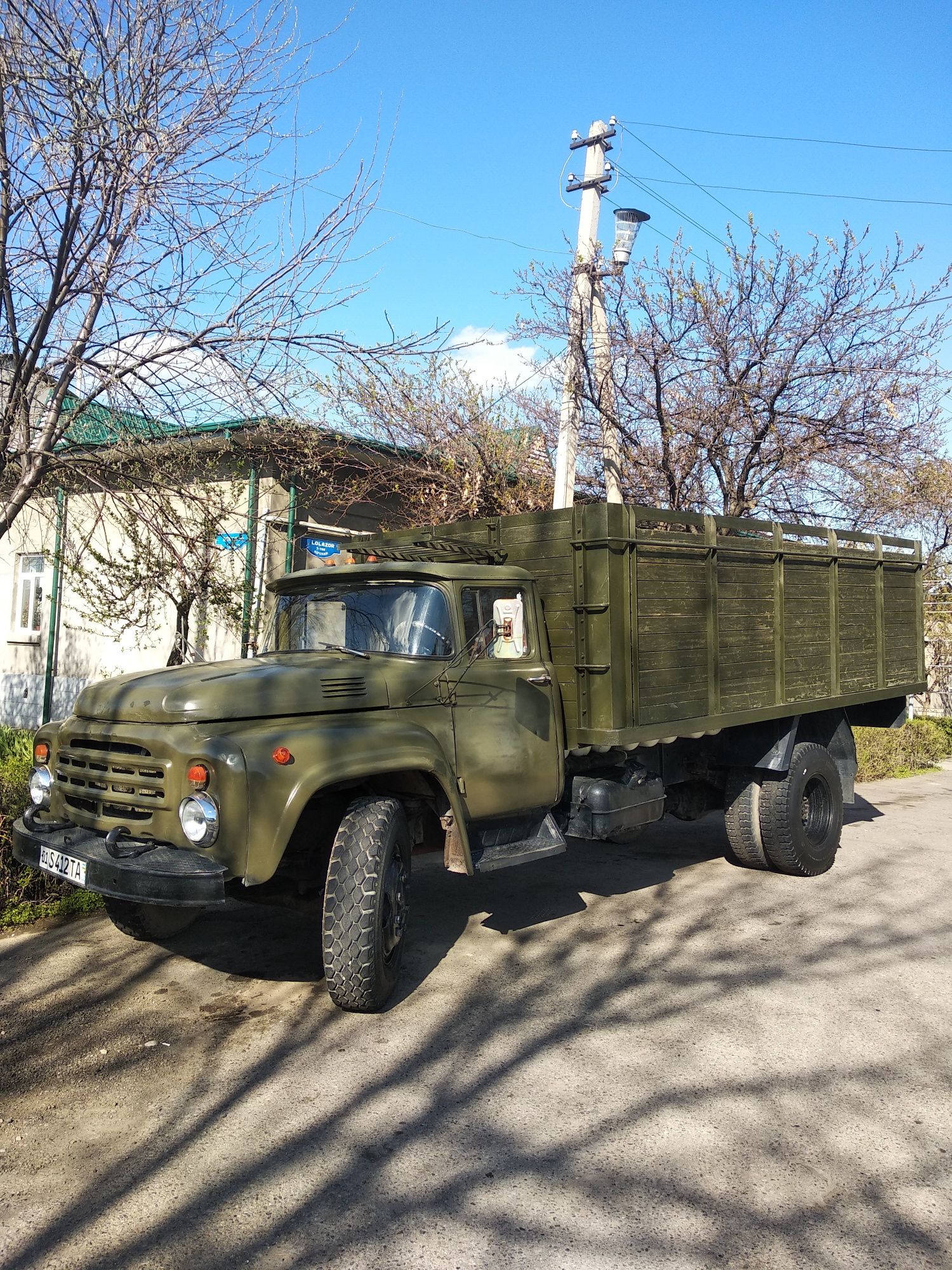 Zil 130g sotiladi