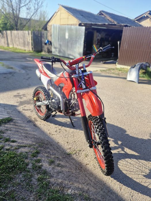 Vând cross 125 ccr