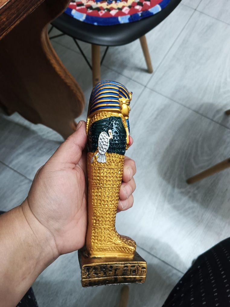 Статуэтка фараон
