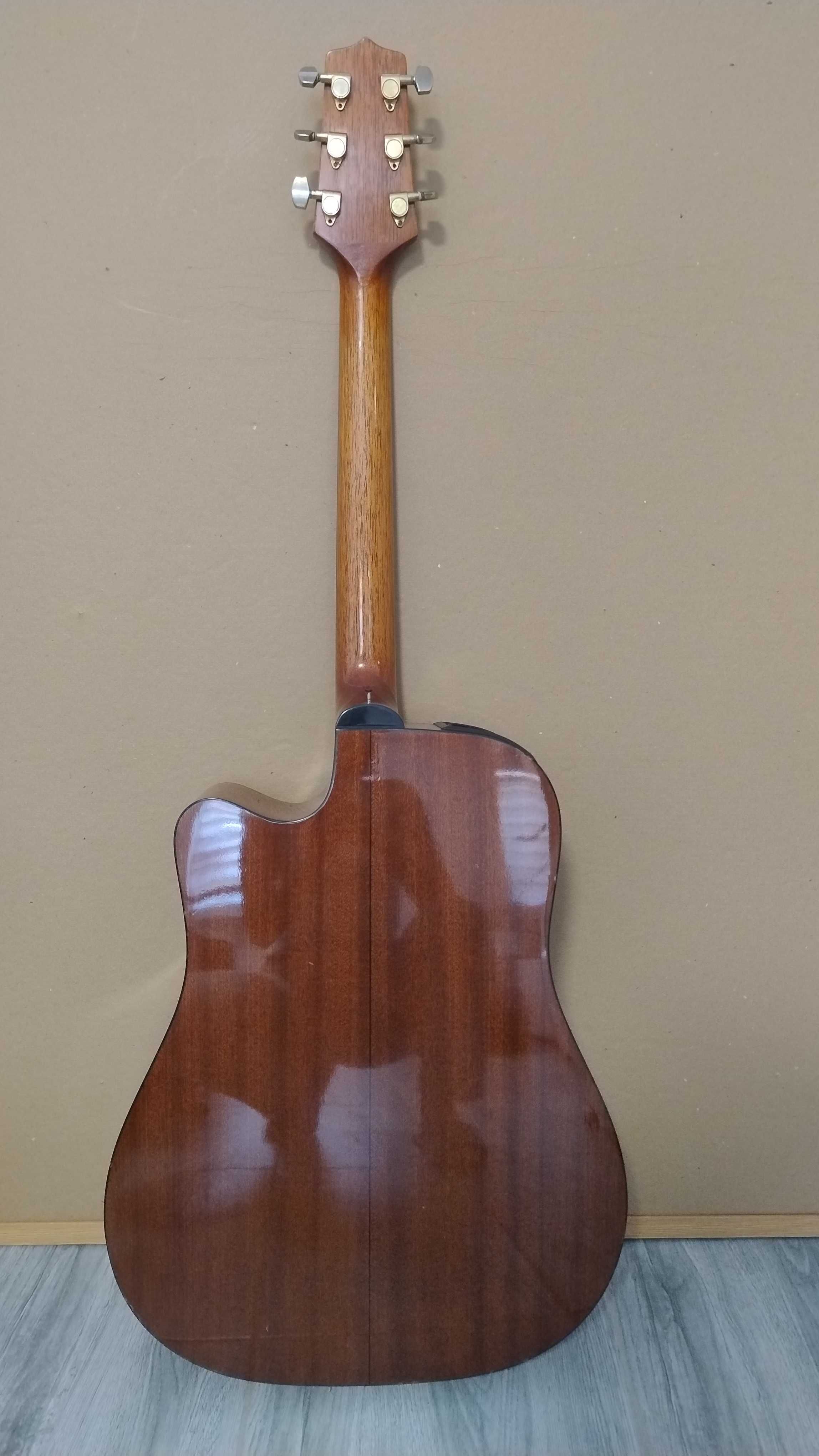 Chitară electro-acustică Takamine EG340SC