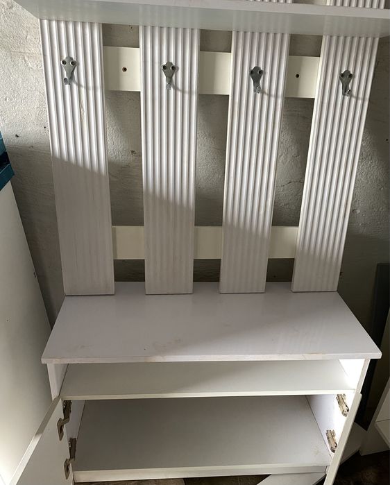 Продам НОВУЮ компактную прихожую из материала МДФ с обувницей