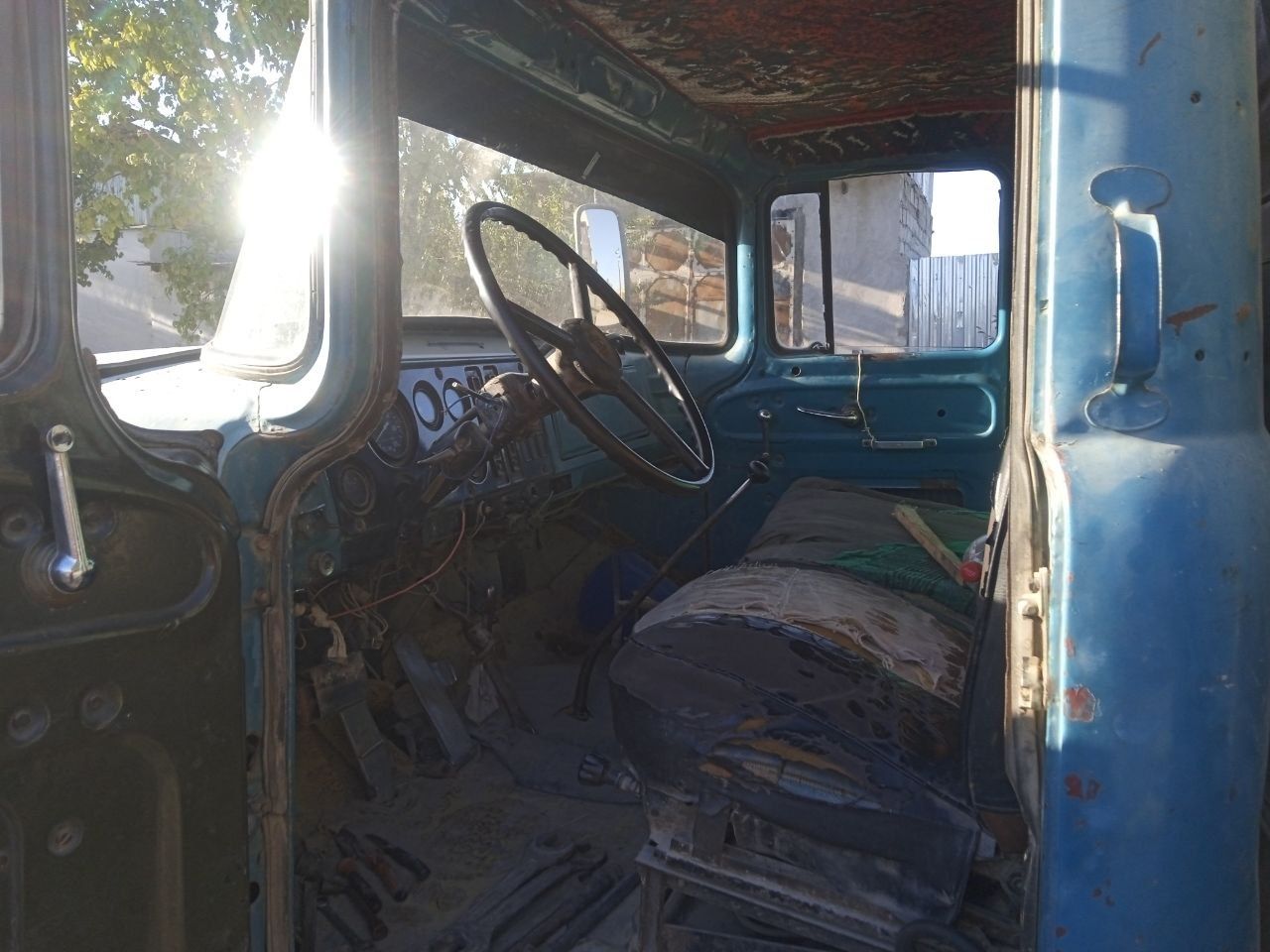 Zil 130 sotiladi.