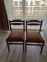 Два дървени стола