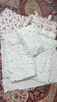 Бортики на кроватку (одеяло, подушка, простынь, пеленальный коврик)