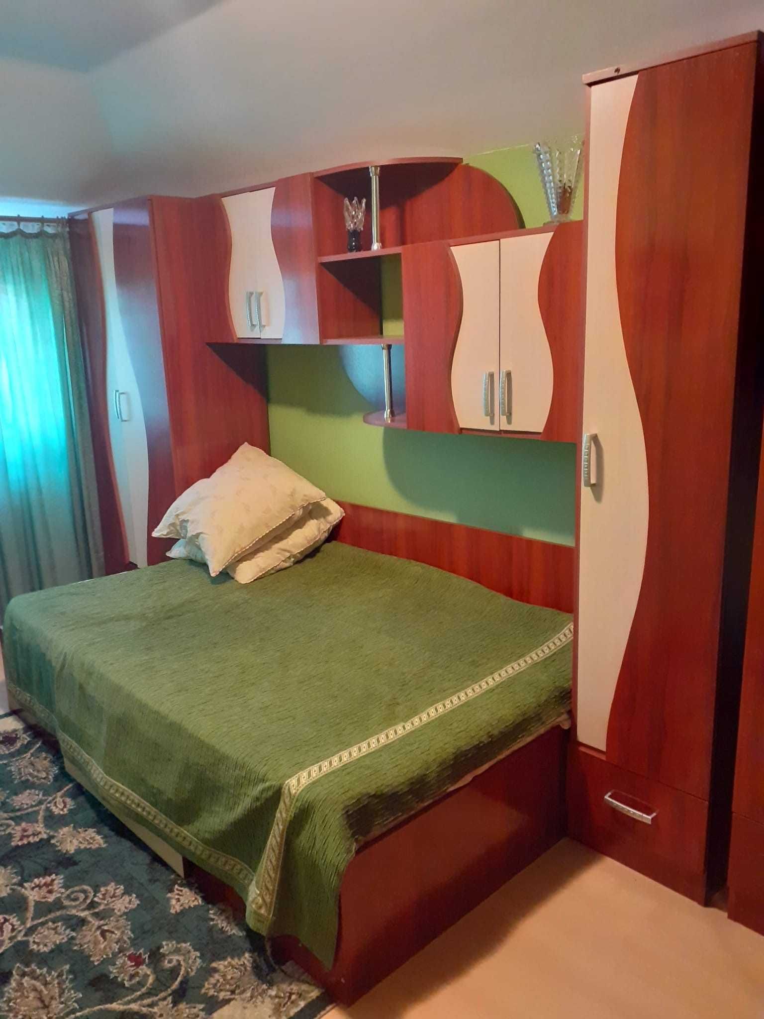 Apartament mansarda cu scara interioara