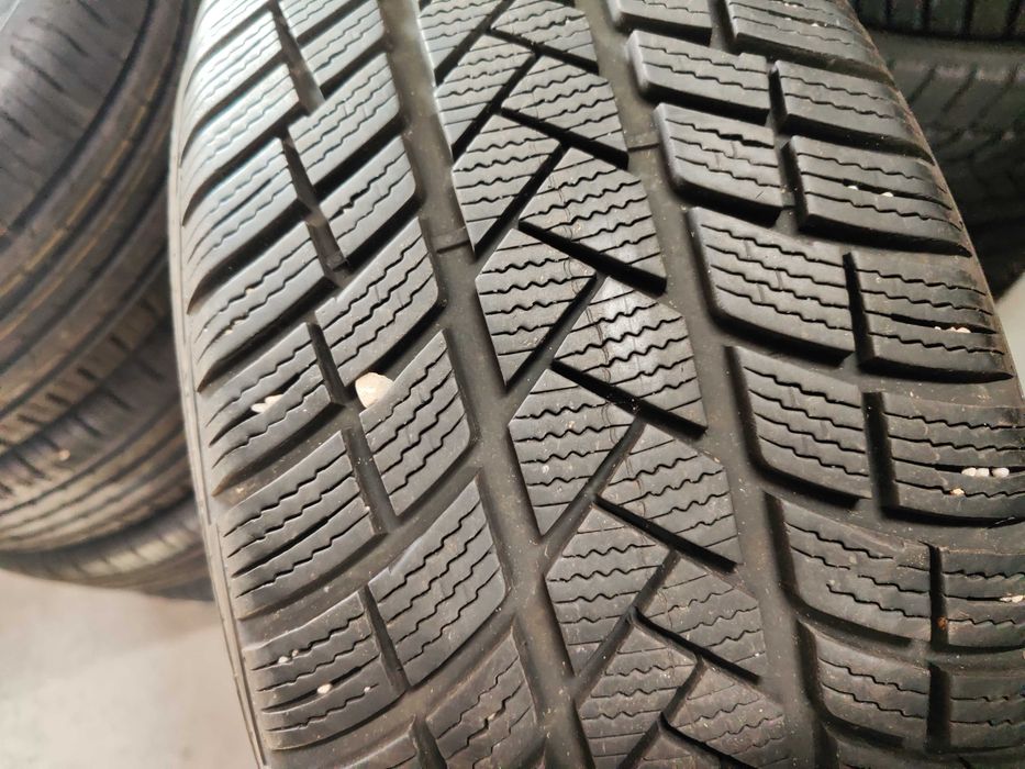 2бр.зимни гуми 235/55/17 Vredestein