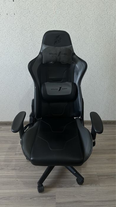 Продам игровое кресло 1STPLAYER