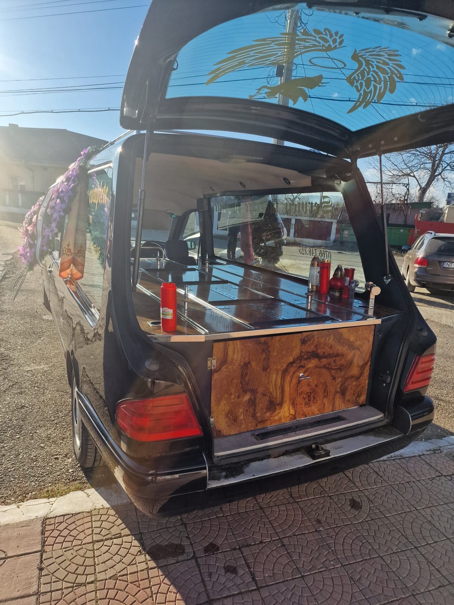 mașina funerară mercedes e class