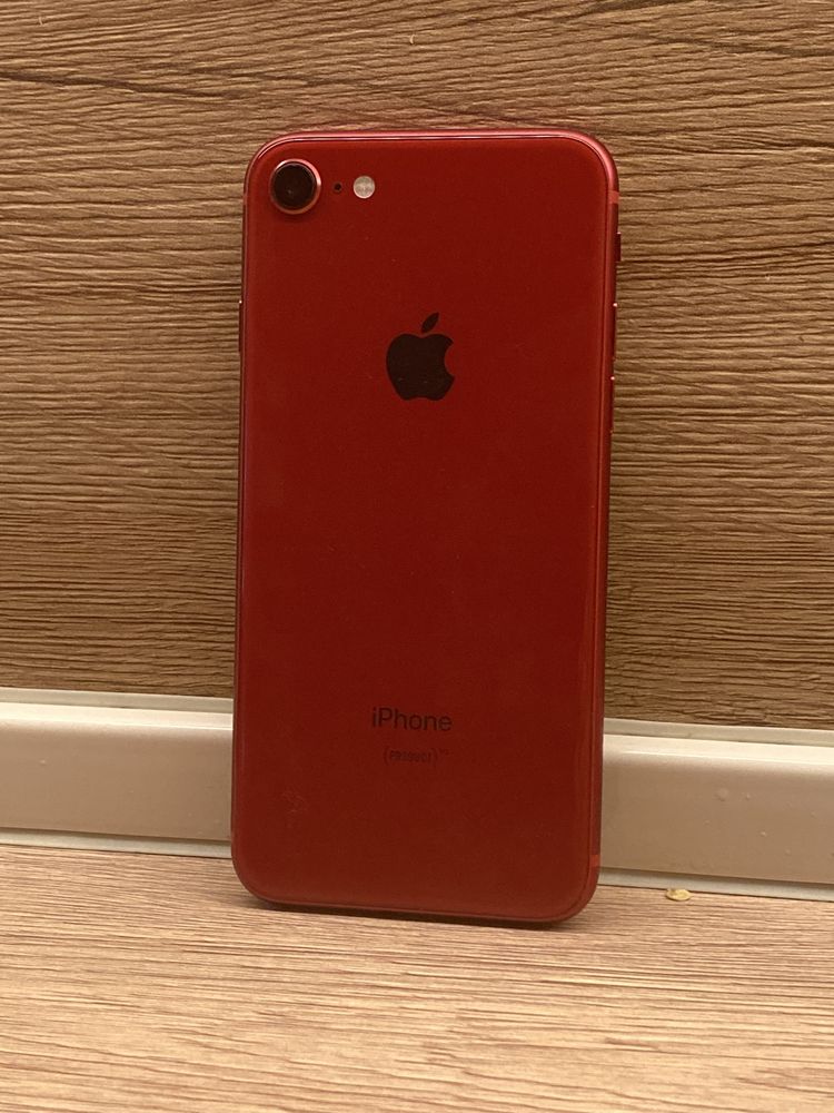 Телефон iPhone 8