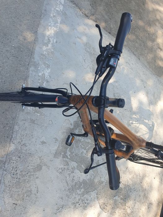 Bicicleta din bambus