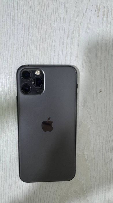 Iphone 11 pro sotiladi qora