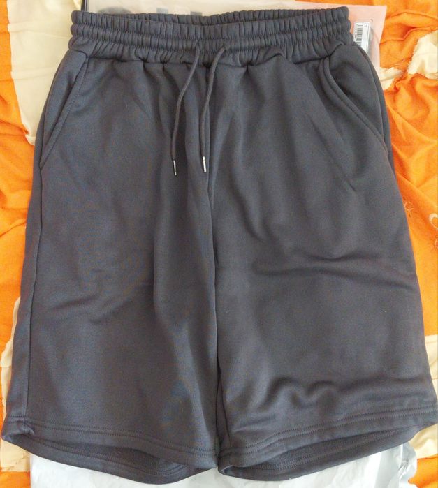 pantaloni scurti